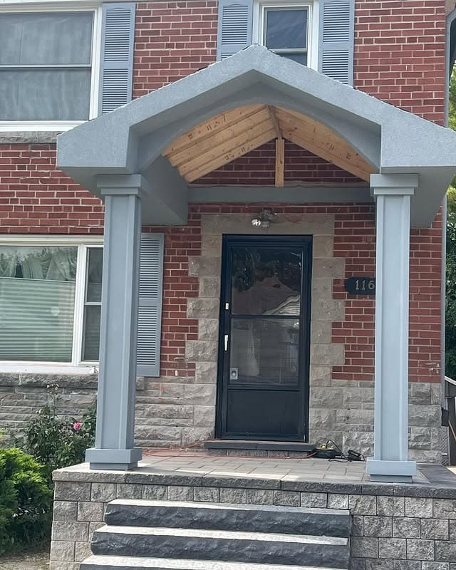 Decorative stucco bands and window surrounds by Ozwan Stucco in Toronto